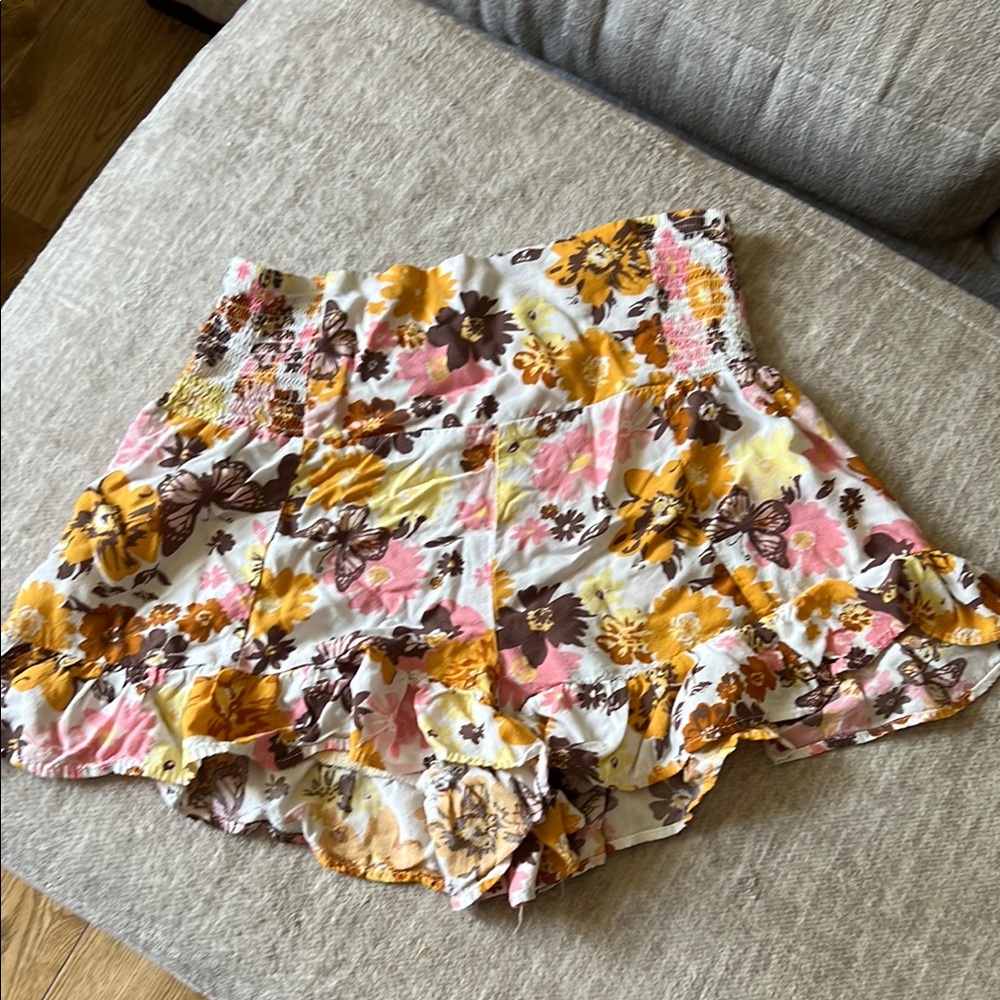 Ardene Floral Print Shorts in Yellow and Brown